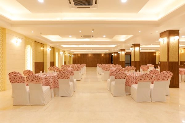 Pure Vegetarian Banquet Dining Setup