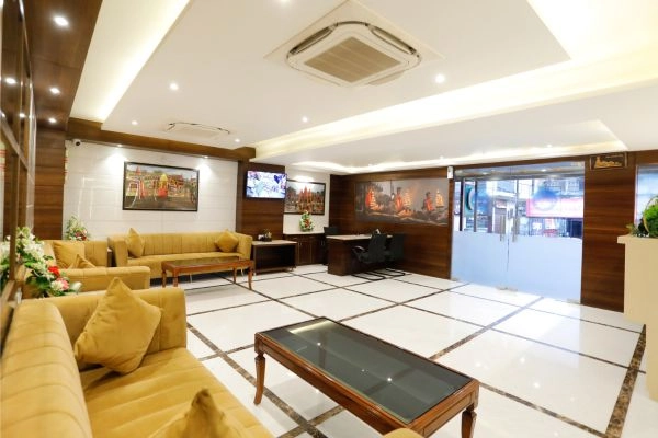 Lobby Interior and Contemporary Decor